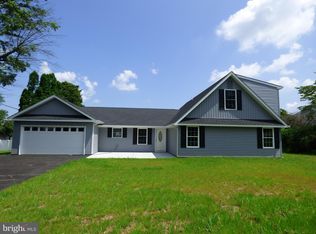 30 Red Rose Dr, Levittown, PA 19056