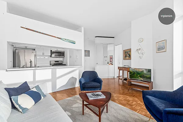 Sold by Triplemint | media 22