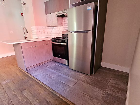 2nd image of 535 Hawthorne Ave #2B