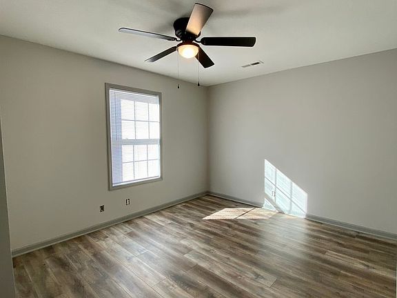 4th image of 268 Executive Ave APT A
