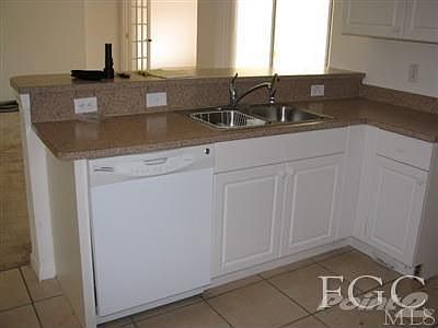2nd image of 523 Potter Ave S