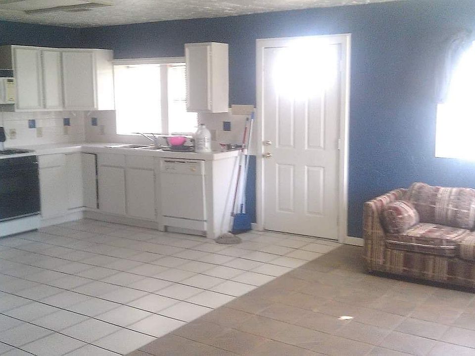 Apt kitchen