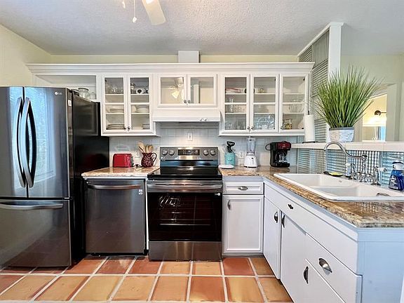 5th image of 336 Monroe Dr #1/2