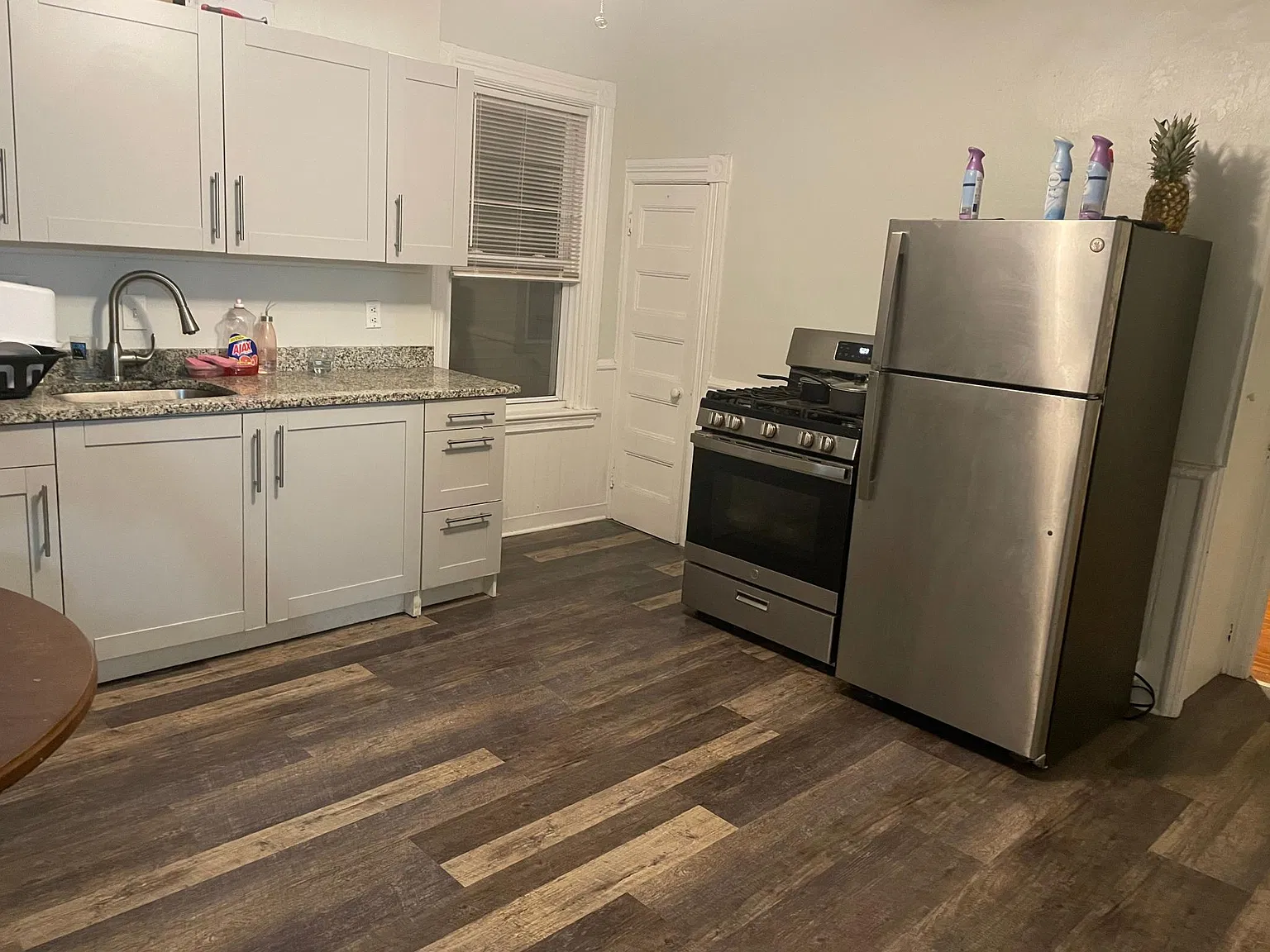 2 bed, 1100 sqft, $2,200 — Photo 3