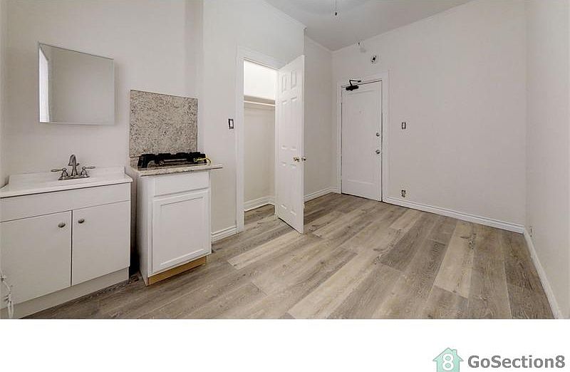 2nd image of 647 W 18th St #320