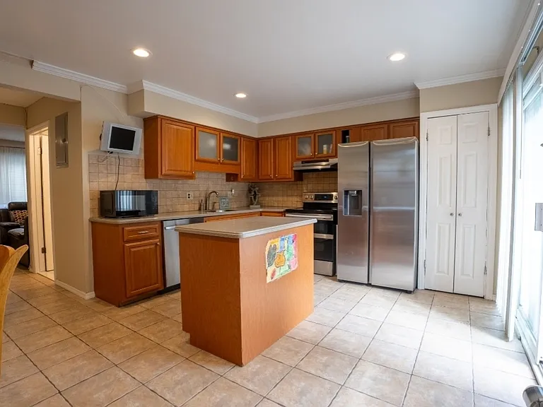 204 Old Country Rd #204 — Photo 9