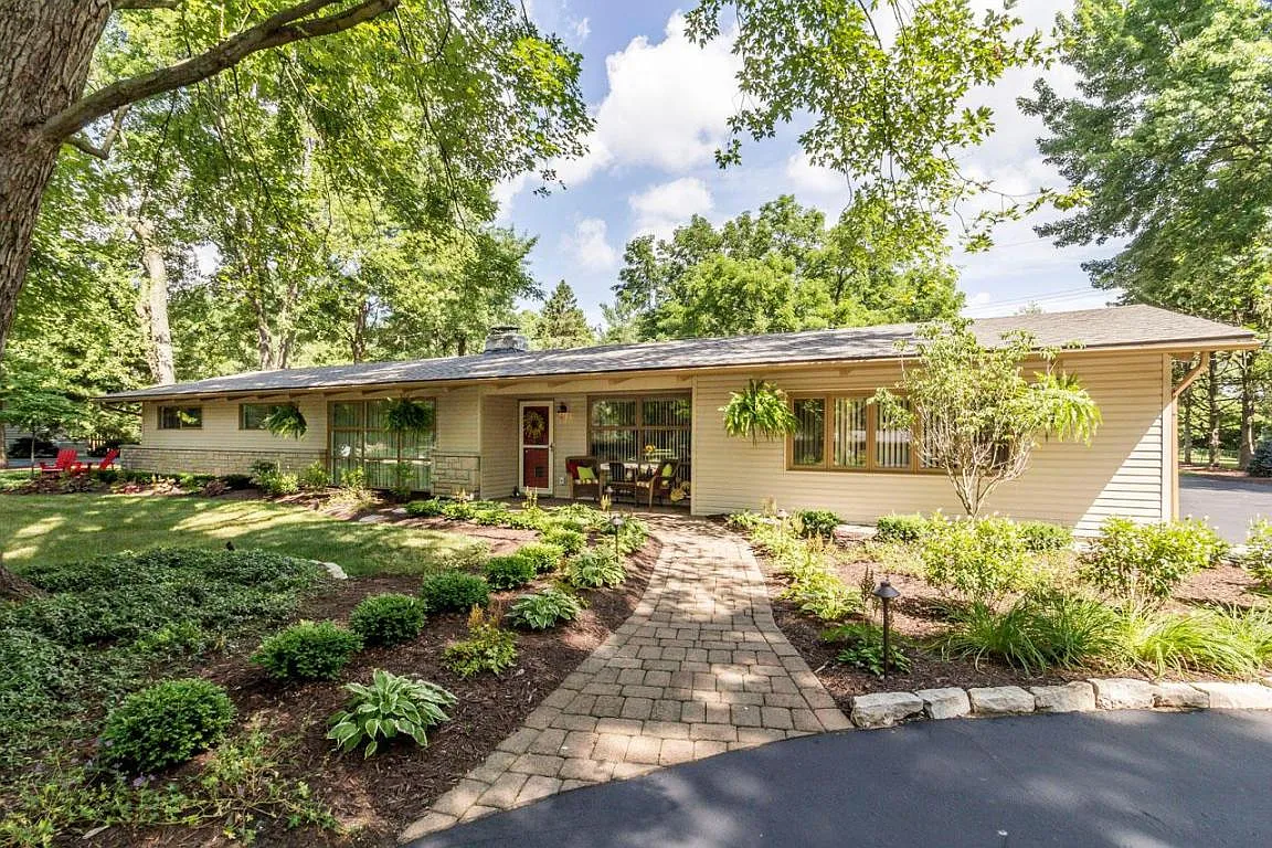 3456 Fishinger Rd photo 1