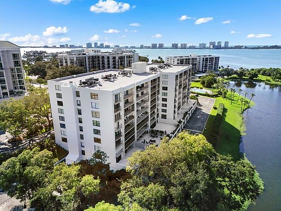 3rd image of 220 BELLEVIEW BOULEVARD #702
