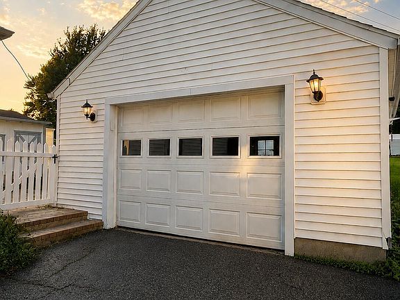 2nd image of 509 E North St