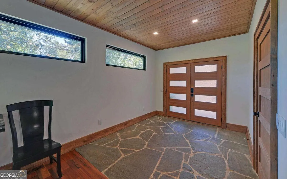 5 bed, 4.0 bath, 2871 sqft, $3,500 — Photo 2