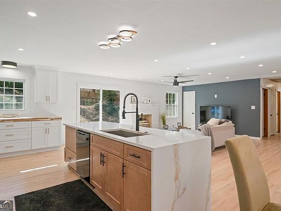 5th image of 3390 Cedar Island Dr SW