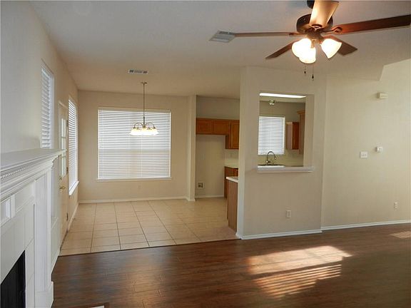 2nd image of 903 Aylesbury Dr