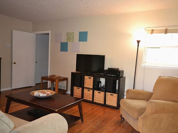3rd image of 1819 Donna St