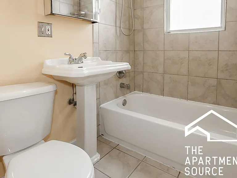 634 W Roscoe St #1N — Photo 4