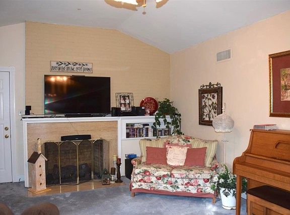 2nd image of 2501 Highland Dr NE