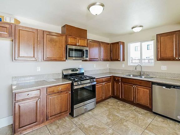 5th image of 17260 Los Cedros Ave
