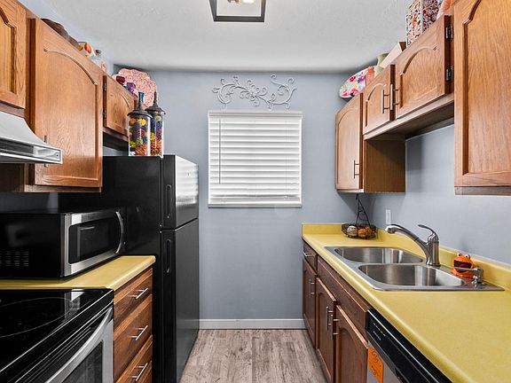5th image of 3156 Lakeside Dr APT 306