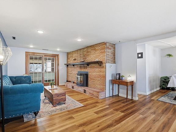2nd image of 3803 W Heroy Ave