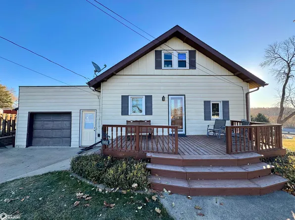 212 Hillcrest Dr, Audubon, IA 50025