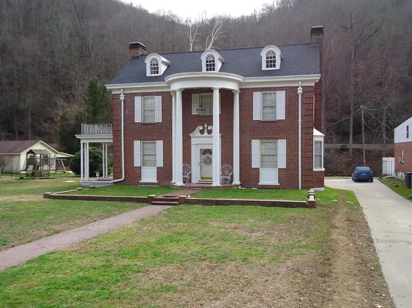 951 Riverside Dr, Welch, WV 24801