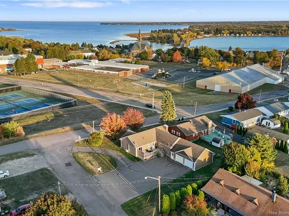 42 Du Parc Rd, Bouctouche, NB E4S 3C5