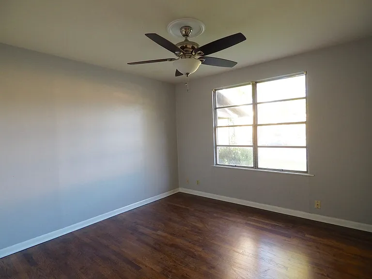 4508 Bennett Ave — Photo 11