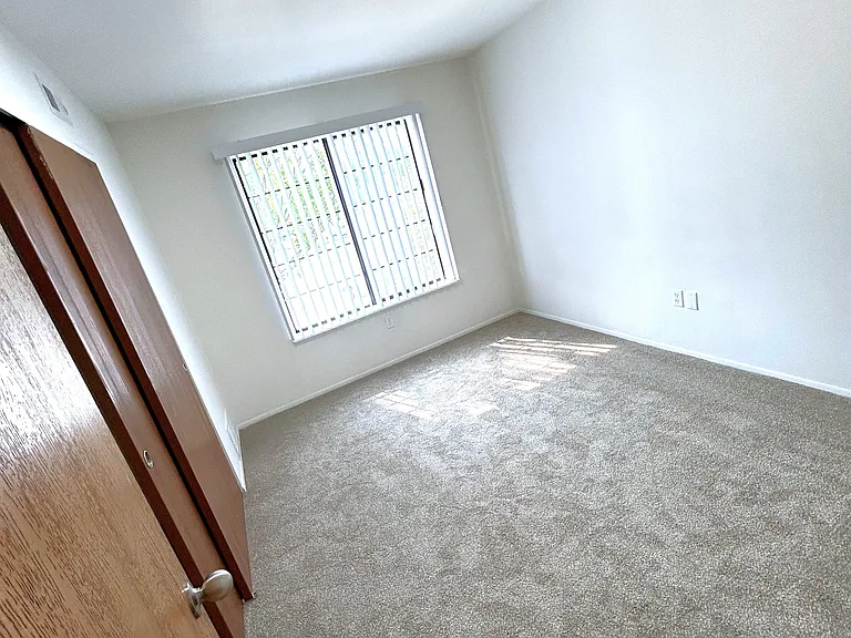 Charter Oaks Apartments — Photo 114