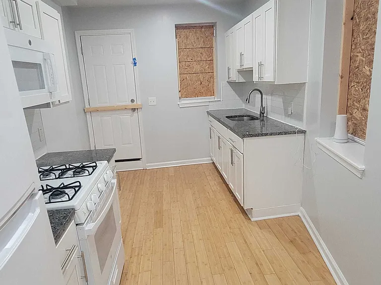 1629 N Fulton Ave — Photo 5
