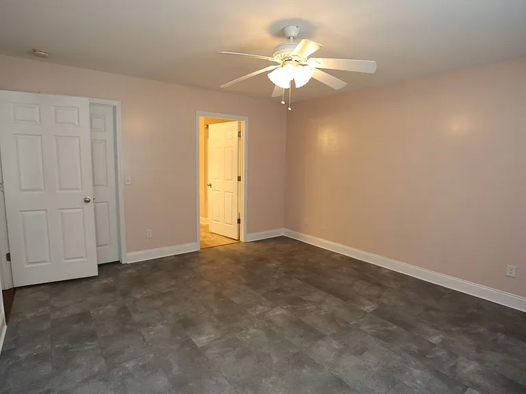 343 Longwood Dr — Photo 15