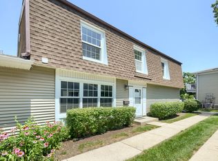 1477 Woodcutter Ln UNIT B, Wheaton, IL 60189