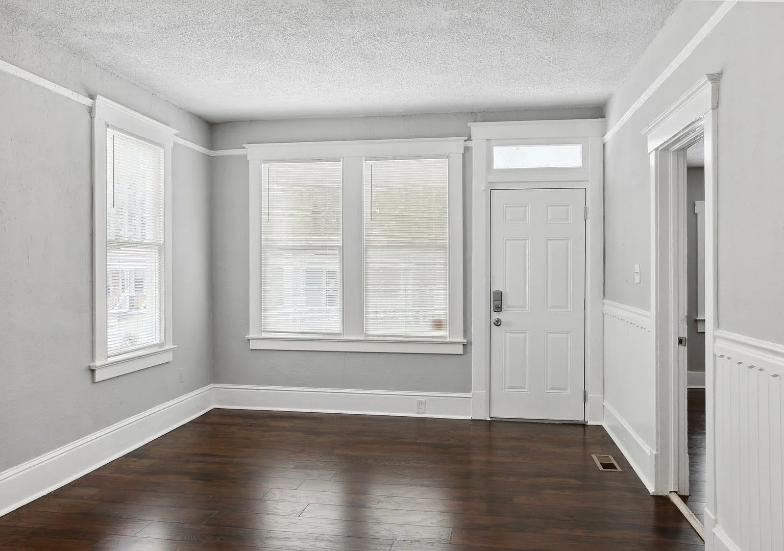Large 3BR/2BA Downtown Savannah Home For Rent — Photo 3
