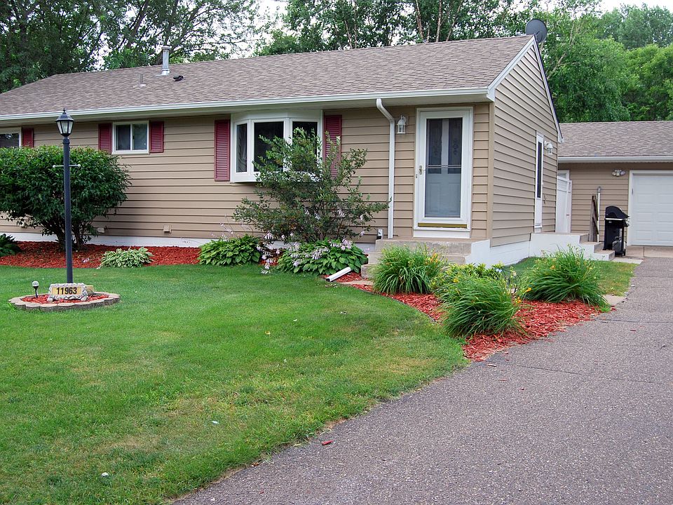 1st image of 11963 Oak Park Ct NE