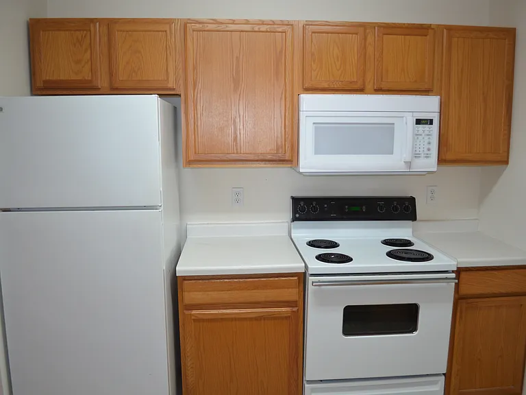 Greenbrier Apartments — Photo 3