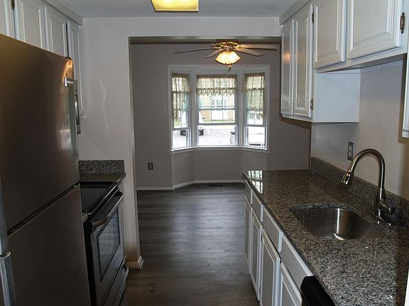 kitchen nook and baywindow