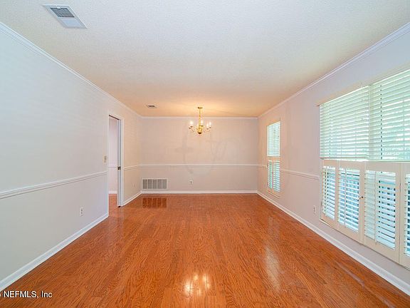 3rd image of 8701 WINCHESTER Drive