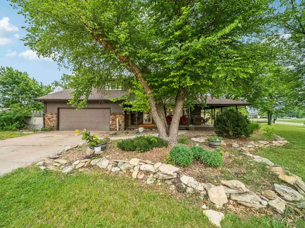 300 N Bentwood Dr, Rose Hill, KS 67133