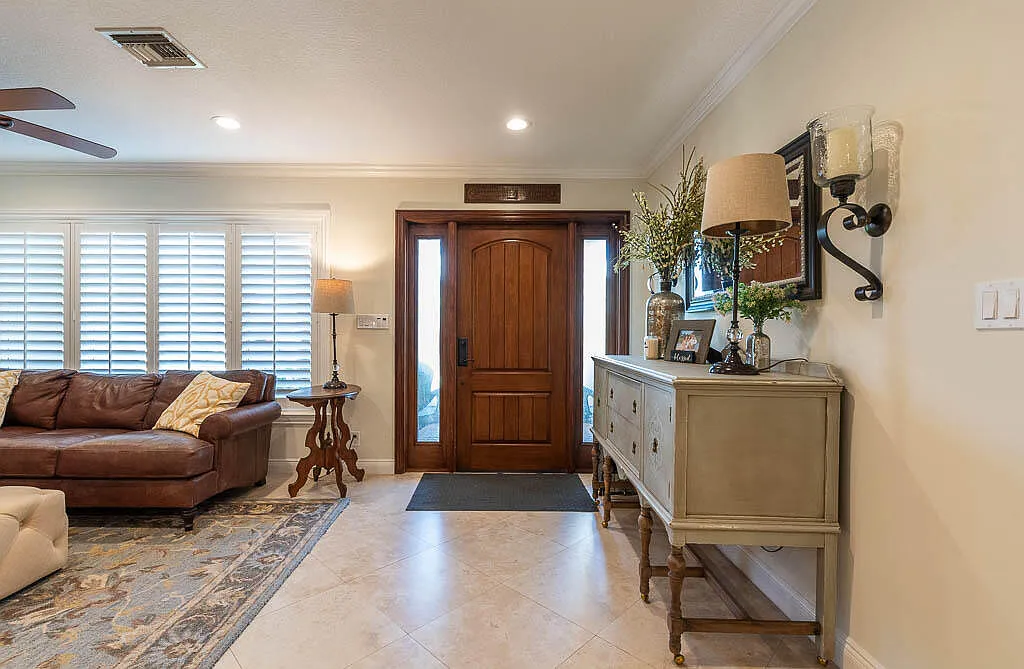 4 bed, 3.0 bath, 2250 sqft, $8,700 — Photo 3