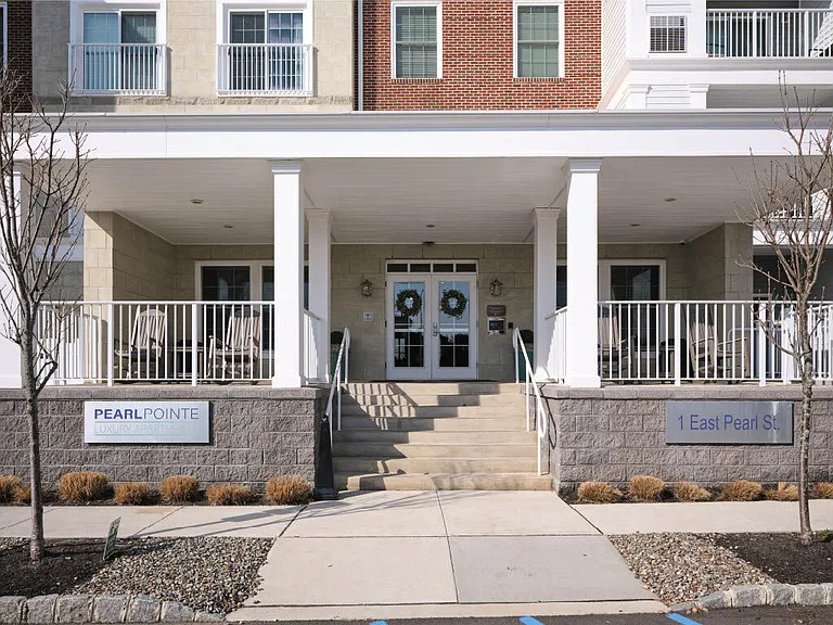 Pearl Pointe Apartments — Photo 46