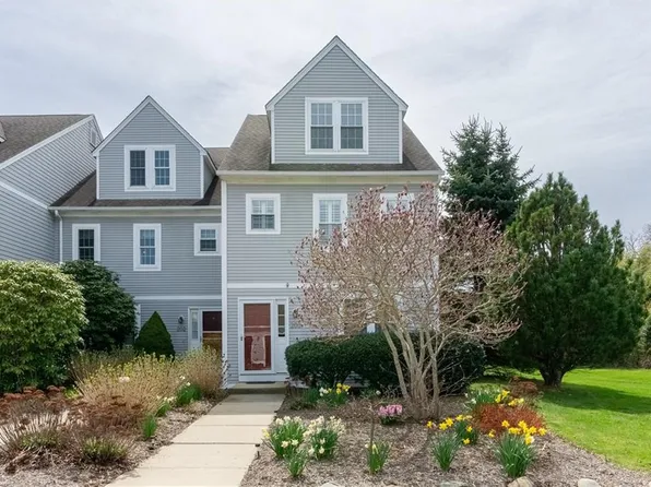 203 Fairway Dr, Middletown, RI 02842