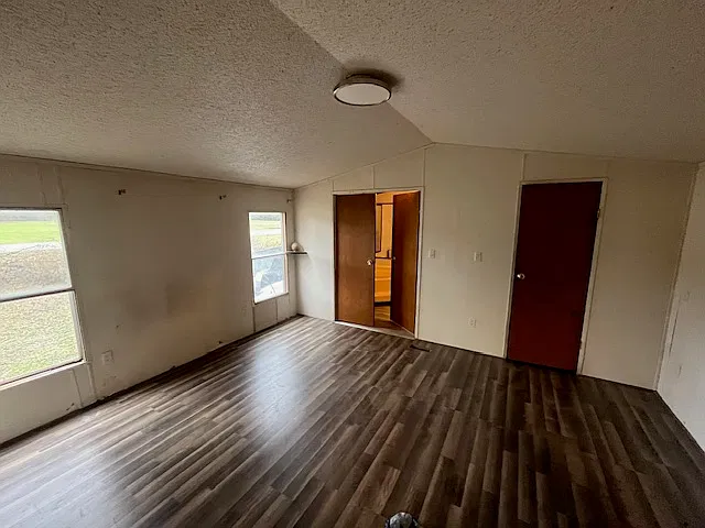 3 bed, 1200 sqft, $975 — Photo 2