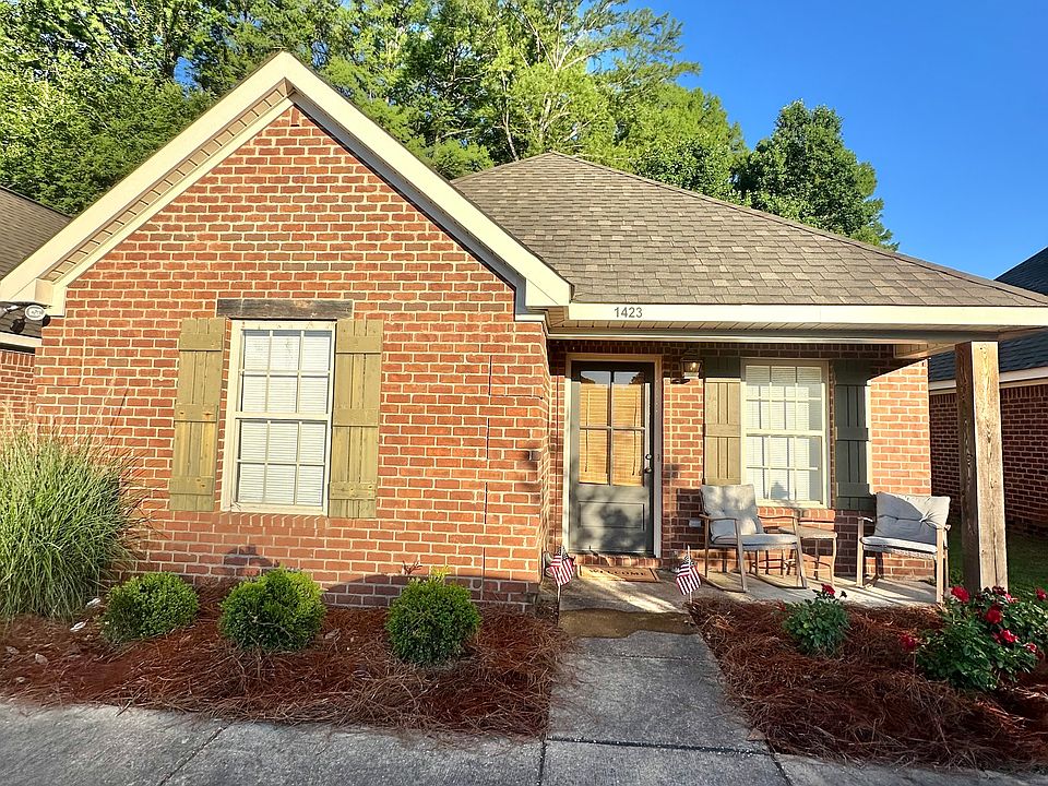 1st image of 1425 Cypress Park