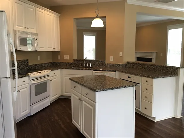 1304 Carol Oaks Dr — Photo 10
