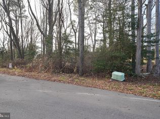 8 New Castle Ct, Ocean View, DE 19970