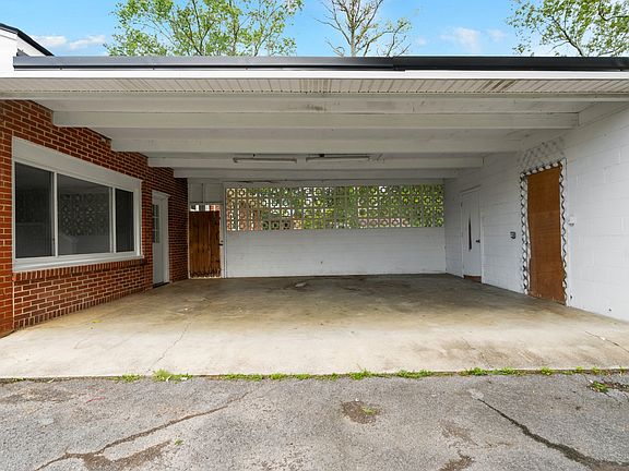 5th image of 117 Whiteside St