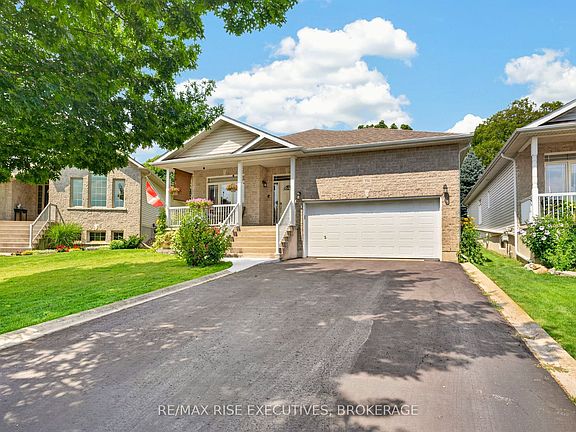 3rd image of 550 Weston Cres