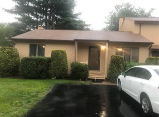 60 Kristee Cir, West Warwick, RI 02893