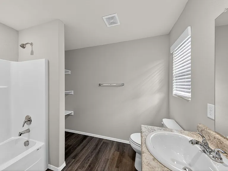 4405 Sackett Ave — Photo 20