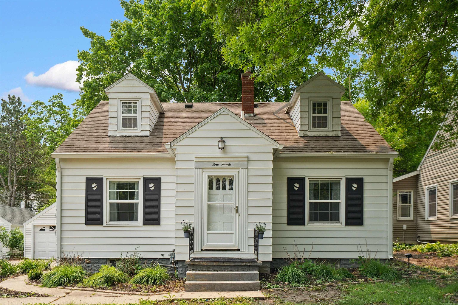 420 Cornwall Ave photo 1