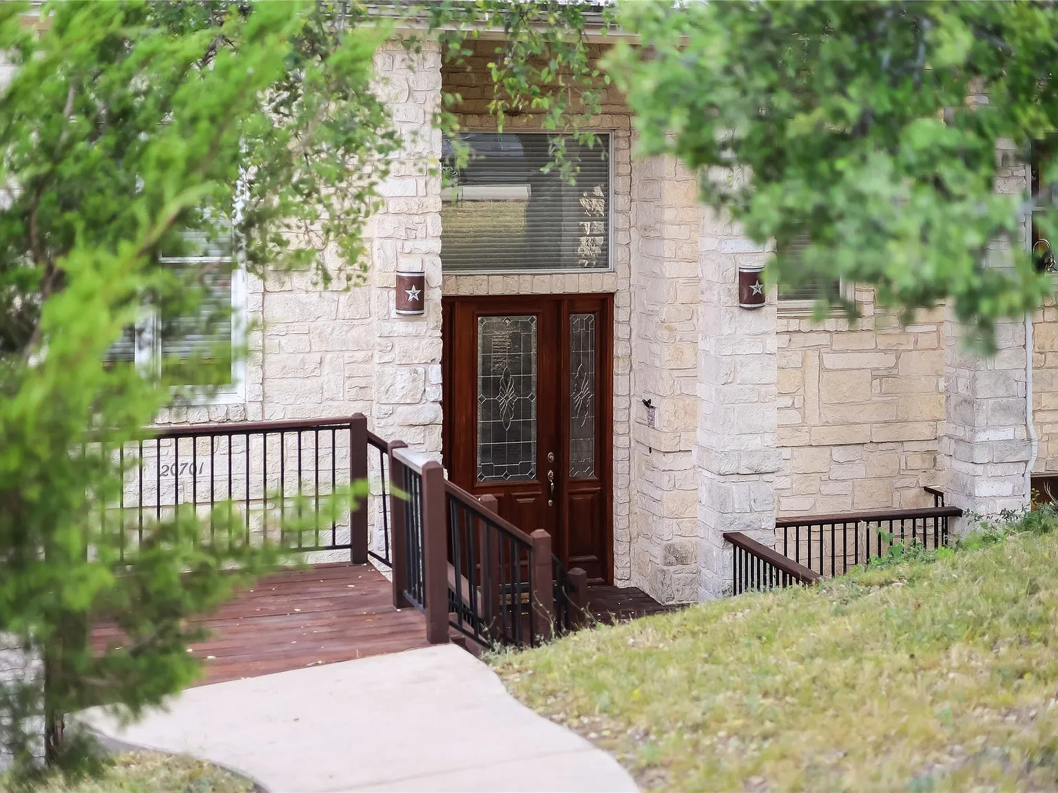 4 bed, 3.0 bath, 3444 sqft, $3,145 — Photo 4