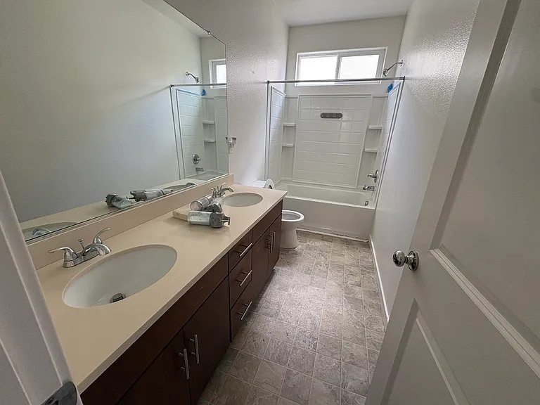 1072 Mariners Dr — Photo 5